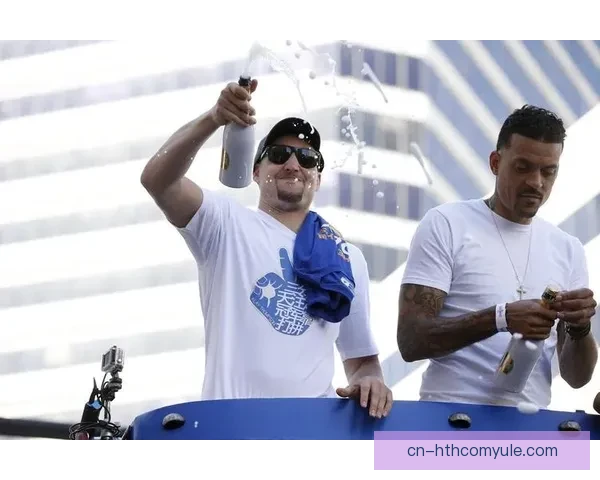 记者曝克莱汤普森终身牵手安踏